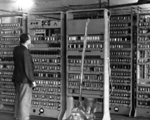 Sejarah Komputer dan Perkembangannya Dulu Sampai Sekarang - Alief Rakhman